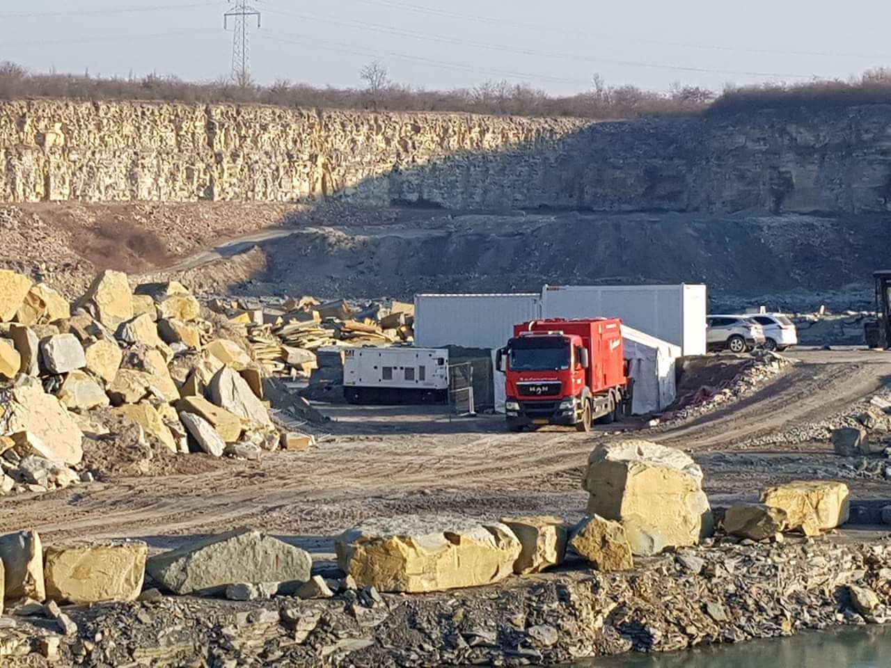 Grondzuigwagen In Een Steengroeve